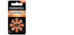 Duracell primer plano de la pestaña extra larga facilitando instalación segura