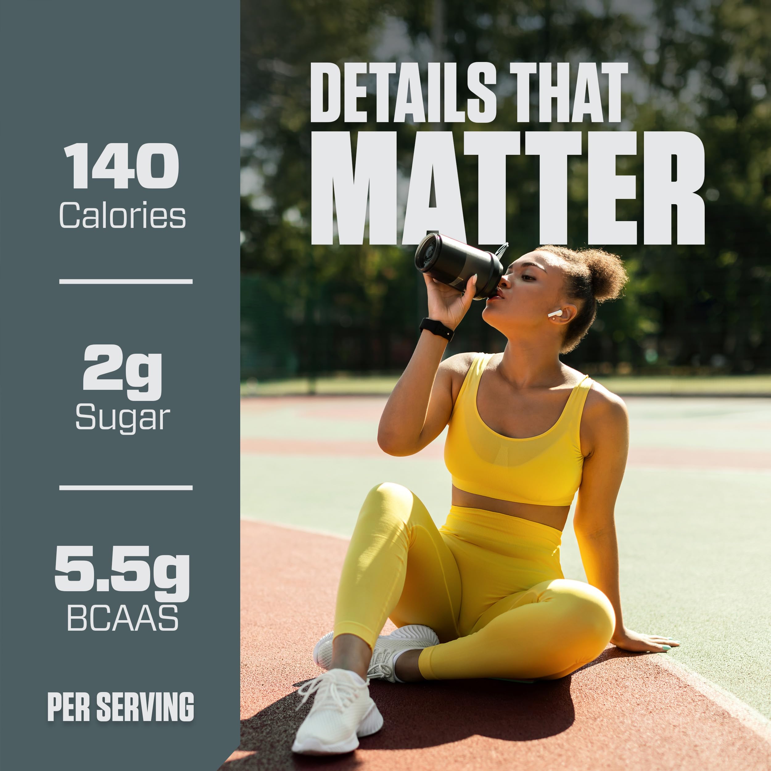 Dymatize polvo en primer plano mostrando textura fina y disolución rápida