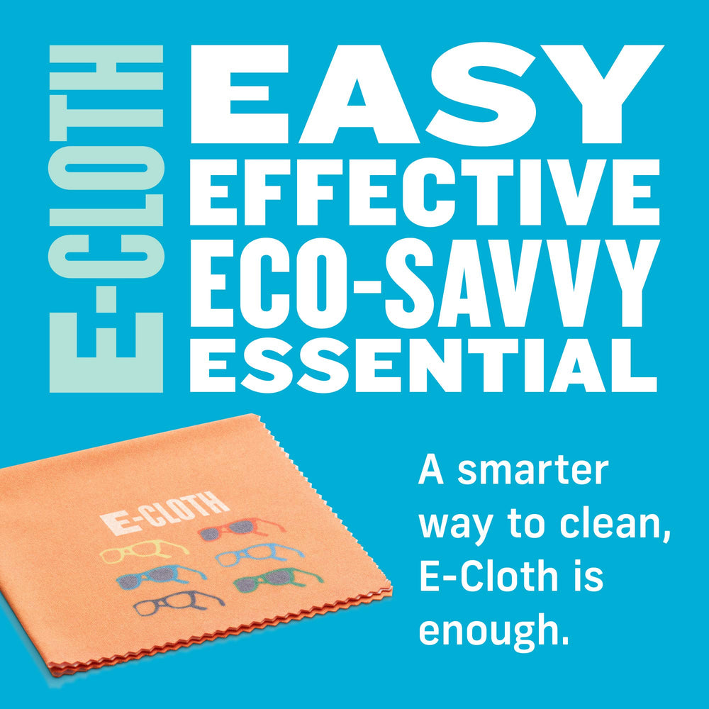 E-Cloth paño junto a mano para mostrar tamaño y facilidad de transporte