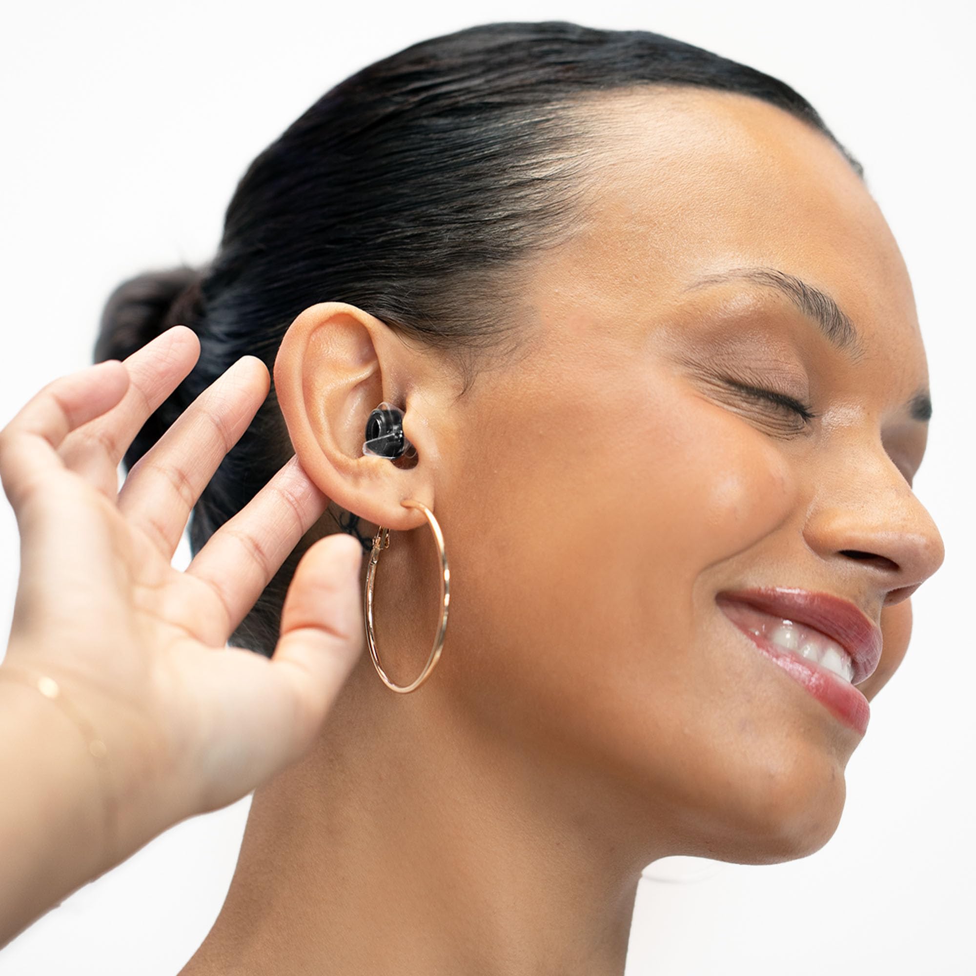 Eargasm acabado negro minimalista en mano, apariencia discreta