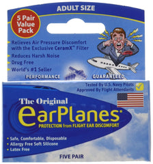 EarPlanes en uso por pasajero en avión mejorando confort y reduciendo ruido
