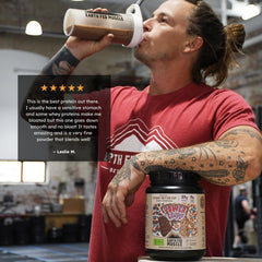 Ingredientes reales: mantequilla de cacahuete y cacao en primer plano Earth Fed Muscle