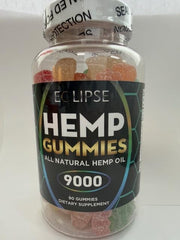 Eclipse Hemp gomita en mano para comparar tamaño, dosificación intuitiva