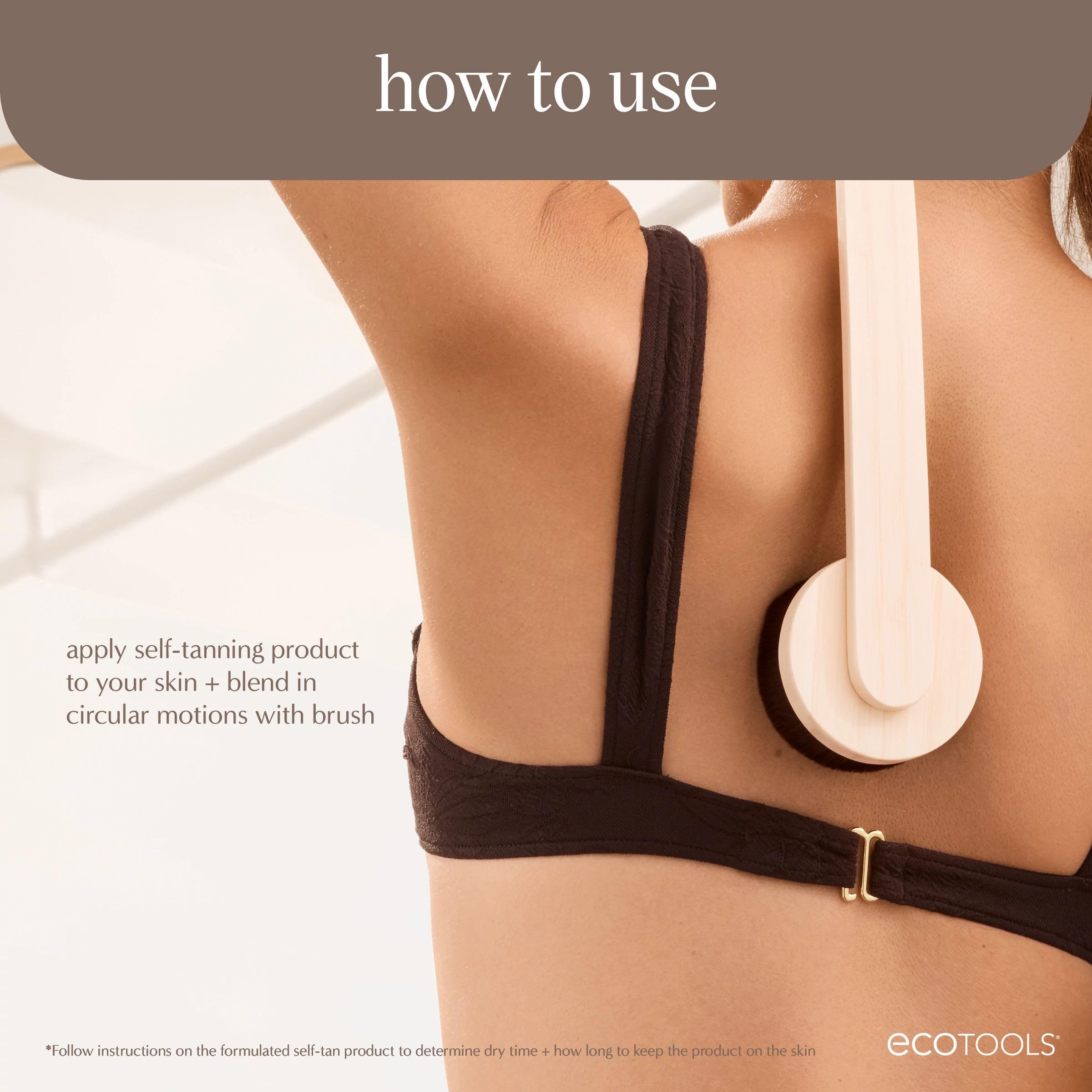 EcoTools aplicador en uso aplicando mousse para un bronceado sin rayas