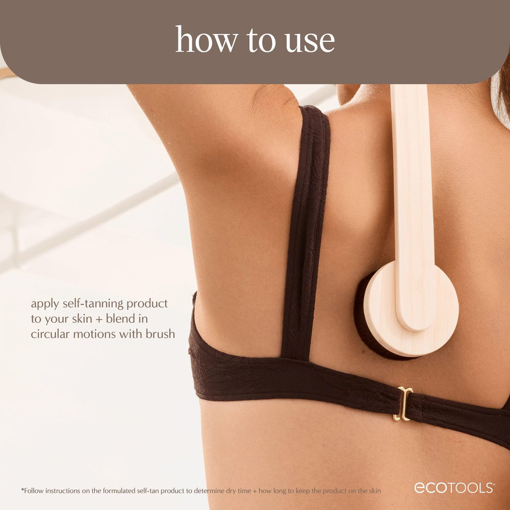 EcoTools aplicador en uso aplicando mousse para un bronceado sin rayas