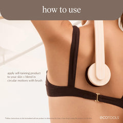 EcoTools aplicador en uso aplicando mousse para un bronceado sin rayas