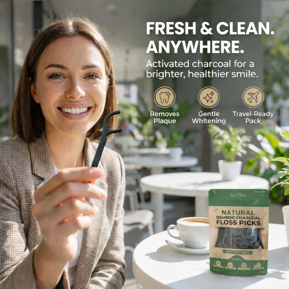 EcoYou palillos junto a objetos cotidianos para mostrar tamaño portátil