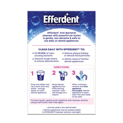 efferdent ambientación de baño con las tabletas y aparatos dentales listos para uso