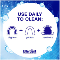 efferdent retenedor sumergido en baño con tableta para eliminar manchas