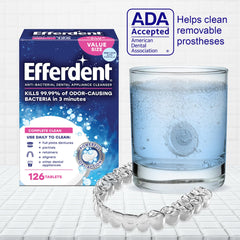 efferdent retenedor sumergido en baño dental, limpieza eficaz en áreas difíciles