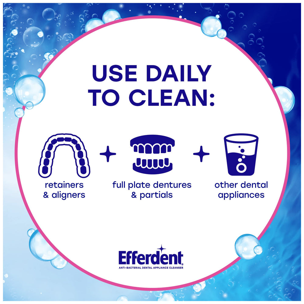 efferdent tableta disolviéndose en agua demostrando efervescencia limpiadora