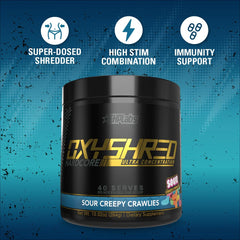 Vaso con OxyShred mezclado en agua, bebida energizante lista para entrenar