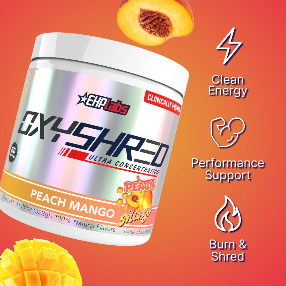 Vaso con OxyShred mezclado sobre mesa mostrando color y solubilidad, energía inmediata