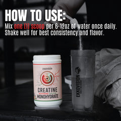 Batido preparado con Ekkovision Creatine en un entorno de gimnasio para uso pre o post entreno