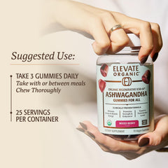 Comparación de tamaño de las gomitas ELEVATE ORGANIC junto a moneda para escala