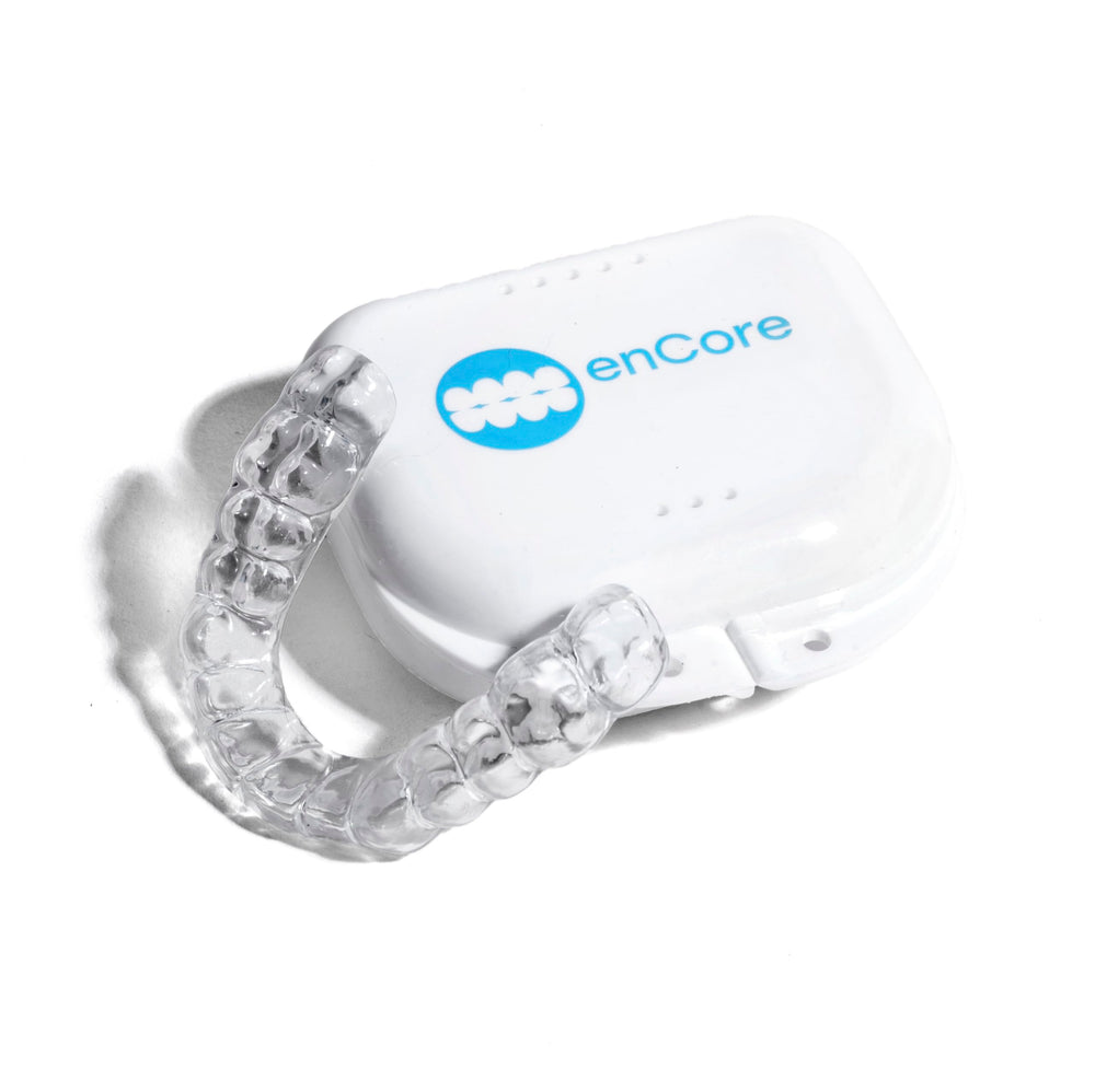 enCore protector frontal en su estuche, ajuste preciso y protección nocturna