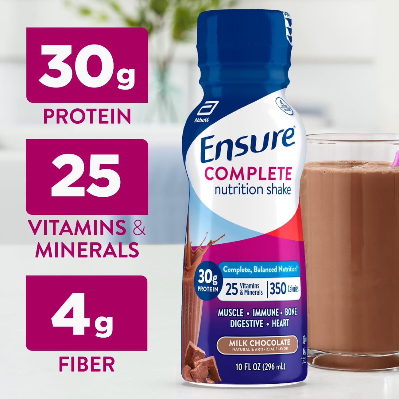 Botella de Ensure Chocolate servida en vaso, marca Ensure y fácil consumo después de ejercicio