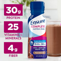 Botella de Ensure Chocolate servida en vaso, marca Ensure y fácil consumo después de ejercicio