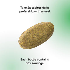 envitamin tabletas en mano para ver tamaño y facilidad de uso