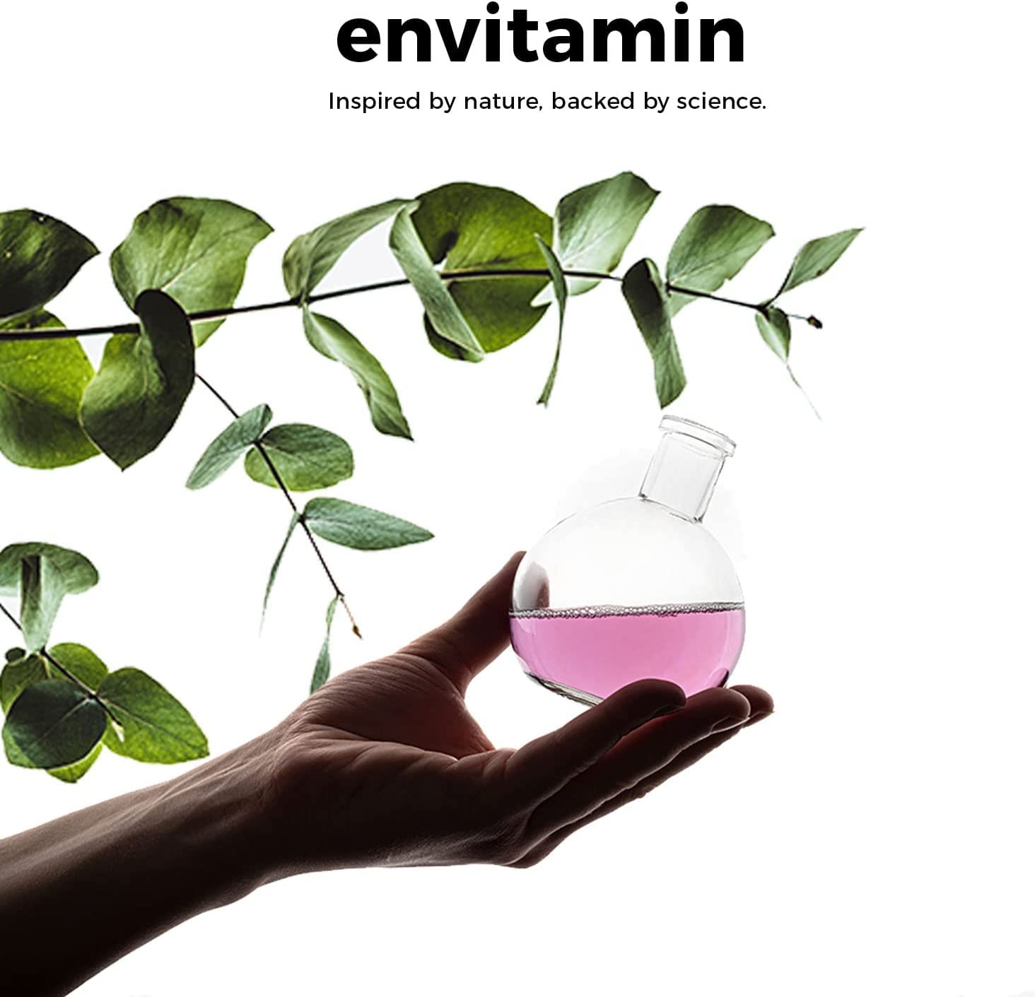 envitamin cápsulas junto a frutas y verduras representando el blend vegetal