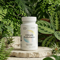 envitamin cápsula junto a un vaso de agua en contexto de uso diario