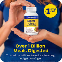 Enzymedica Digest Gold junto a un plato abundante, ayuda tras comidas pesadas