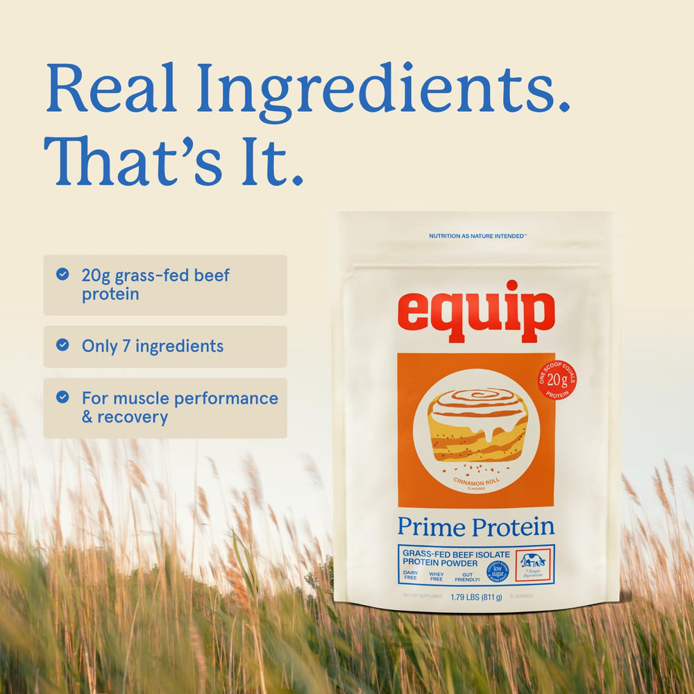 Comparación de tamaño del bote de Equip Prime Protein frente a una mano para referencia