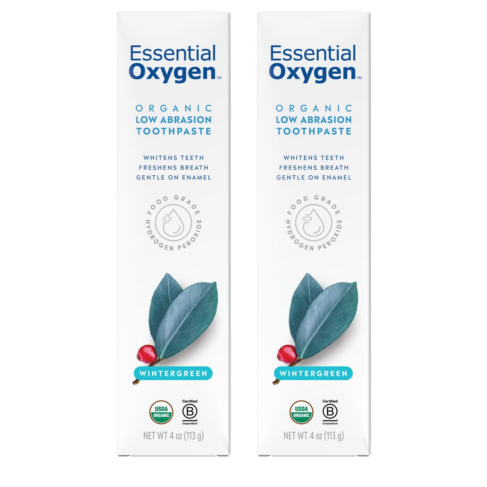 Essential Oxygen persona cepillando con pasta Wintergreen para aliento fresco
