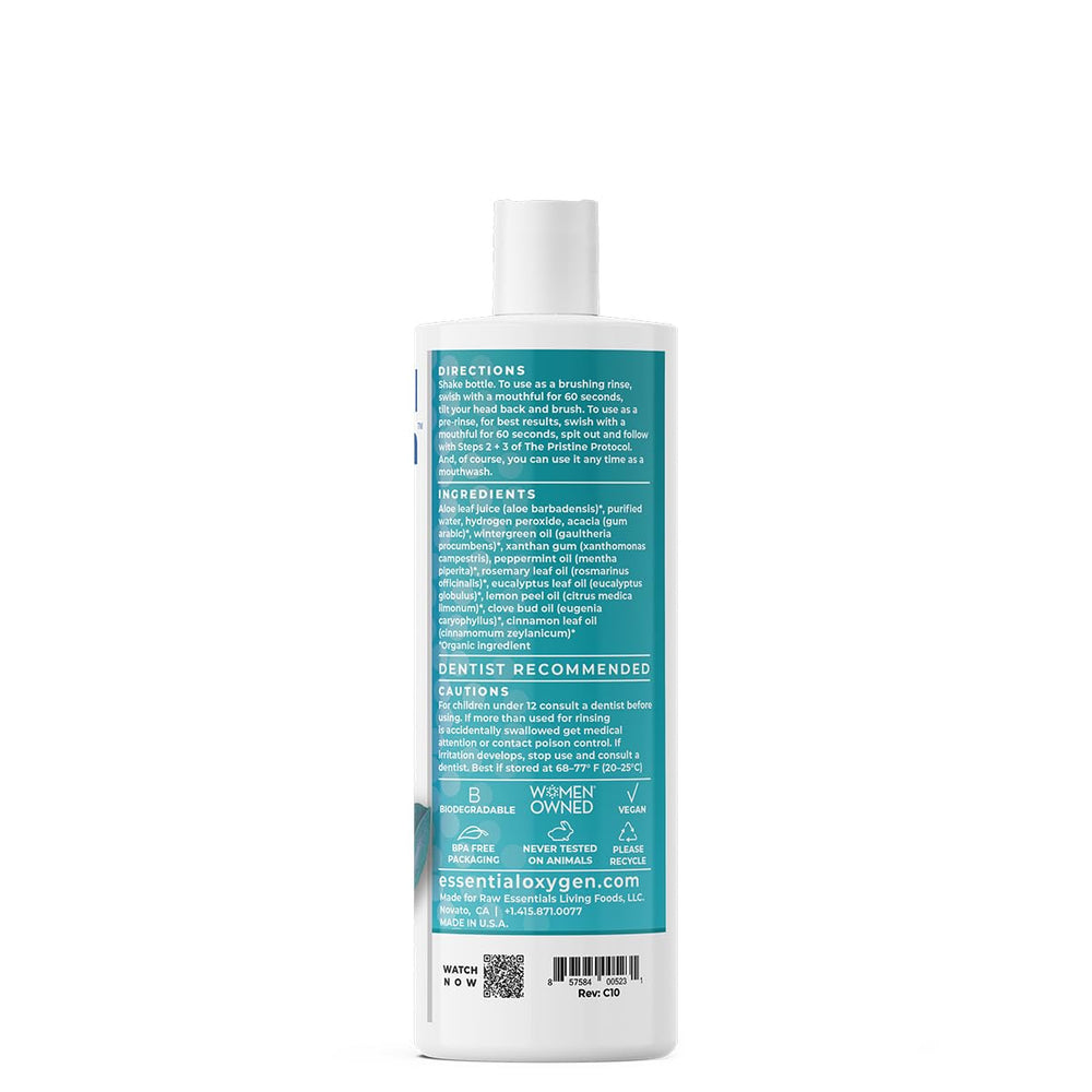 Essential Oxygen enjuague en uso antes del cepillado para frescor matutino