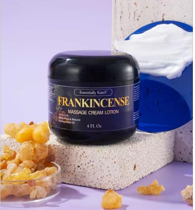 Essentially KateS frasco 118 ml junto a objeto de escala para tamaño práctico