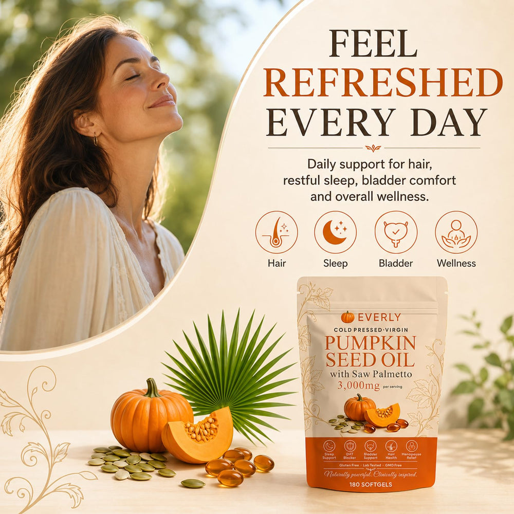Everly Pumpkin Seed Oil cápsula en mano para comparar tamaño y facilidad