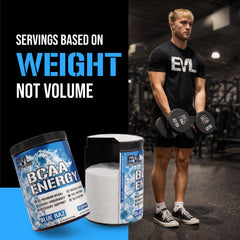 EVL atleta tomando Blue Raz antes del entrenamiento para energía y enfoque