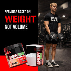 Envase de ENGN Shred sobre mesa de entrenamiento mostrando facilidad de uso, Evlution