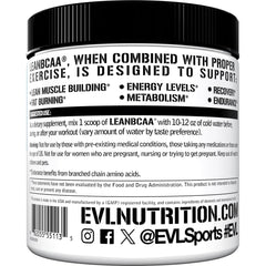 Evlution vaso con LeanBCAA Blue Raz en uso, hidratación post-entreno efectiva