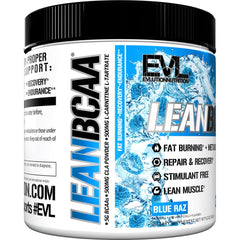 Evlution producto en gimnasio con botellas y toalla, refuerzo para recuperación muscular