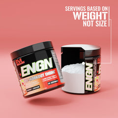 Vaso con Evlution EVL Intense mezclado listo para beber que ofrece energía previa al entrenamiento