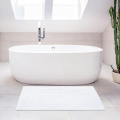 FEATHER & STITCH NEW YORK ambiente de baño con alfombrillas colocadas, estética y funcionalidad
