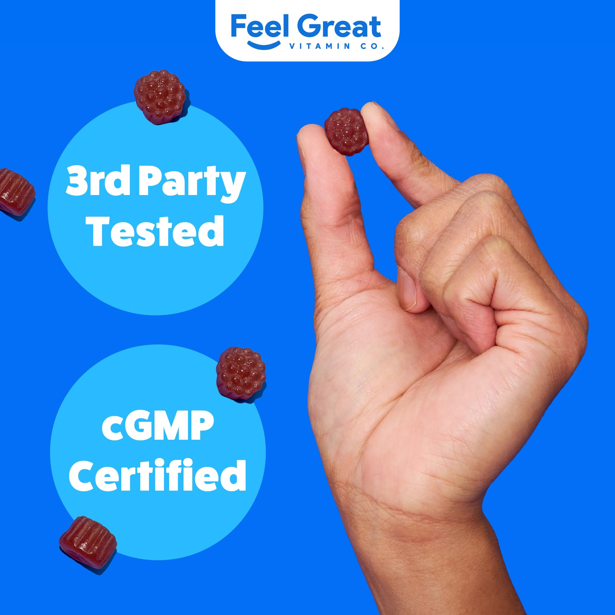 The Feel Great Vitamin Company frasco sostenido en mano para comparar tamaño