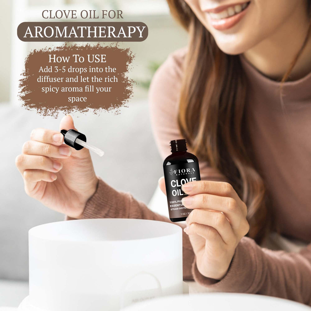 Fiora Naturals botella junto a botones de clavo para comparar tamaño y origen