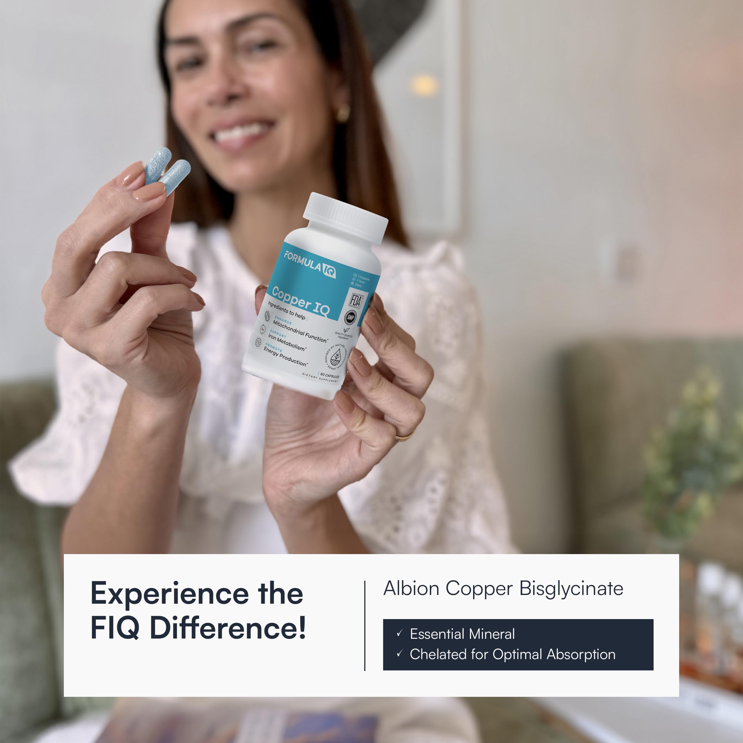 FIQ Copper IQ cápsula abierta mostrando contenido, evidencia de formulación quelada