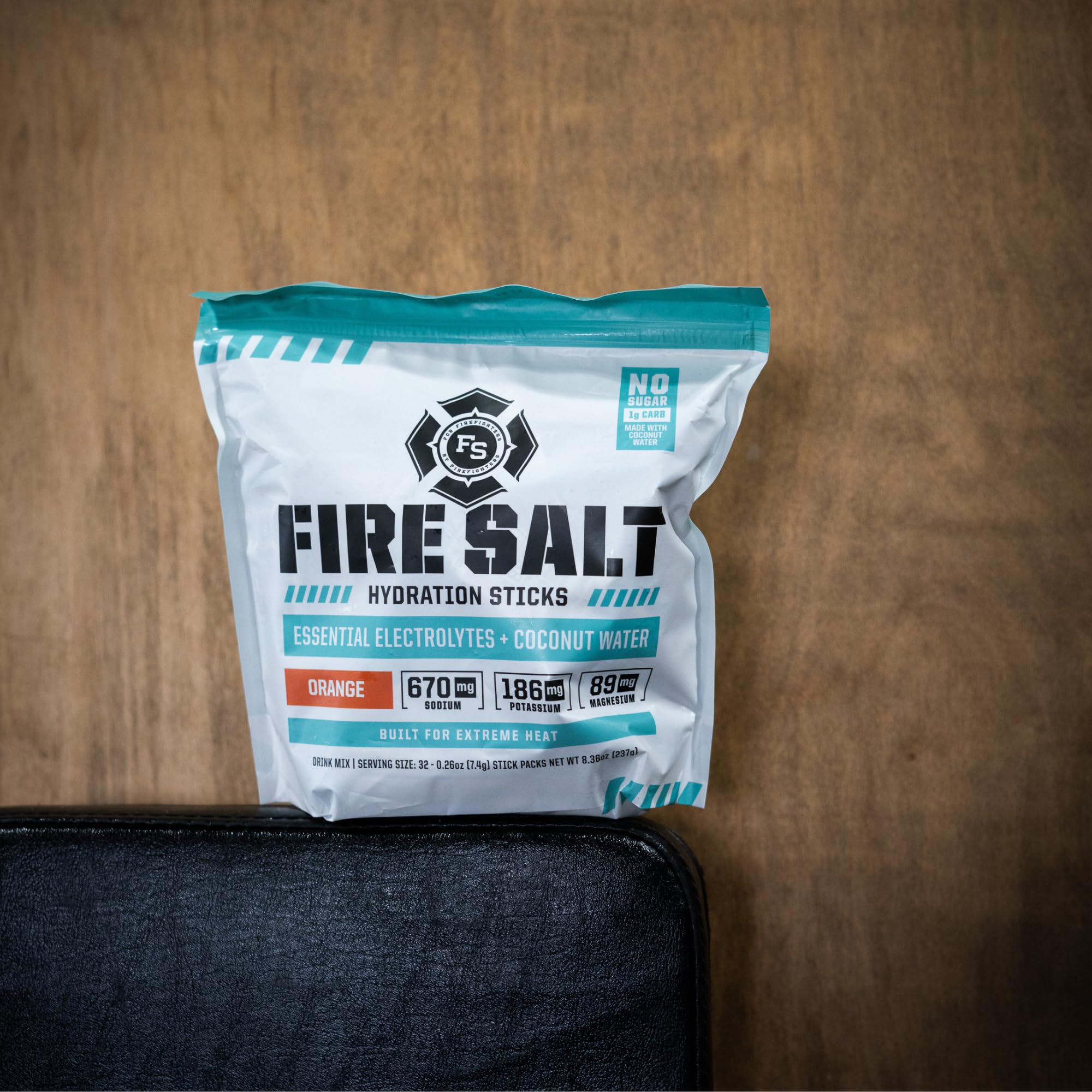 Fire Salt Orange caja en la caja de herramientas del camión, Fire Salt lista para la jornada