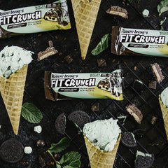 Fit Crunch comparación de tamaño en mano para entender porción y control calórico