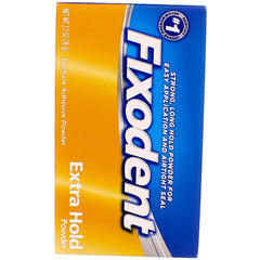 Persona colocando prótesis con Fixodent mostrando su uso práctico diario