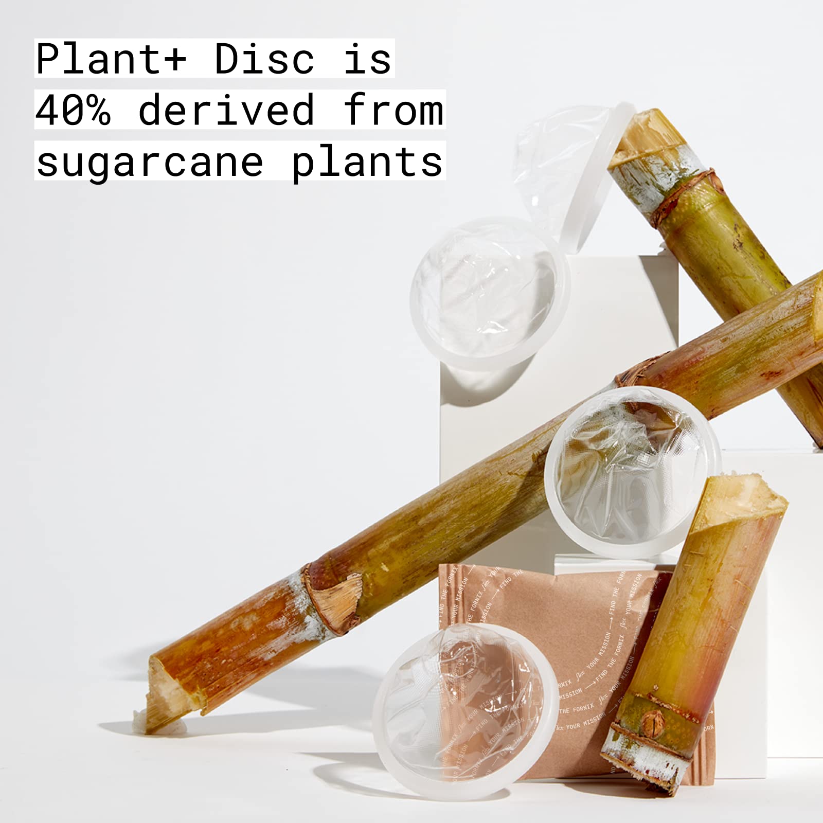 Flex Plant+ Disc comparación de tamaño que ilustra su capacidad equivalente a 5 tampones