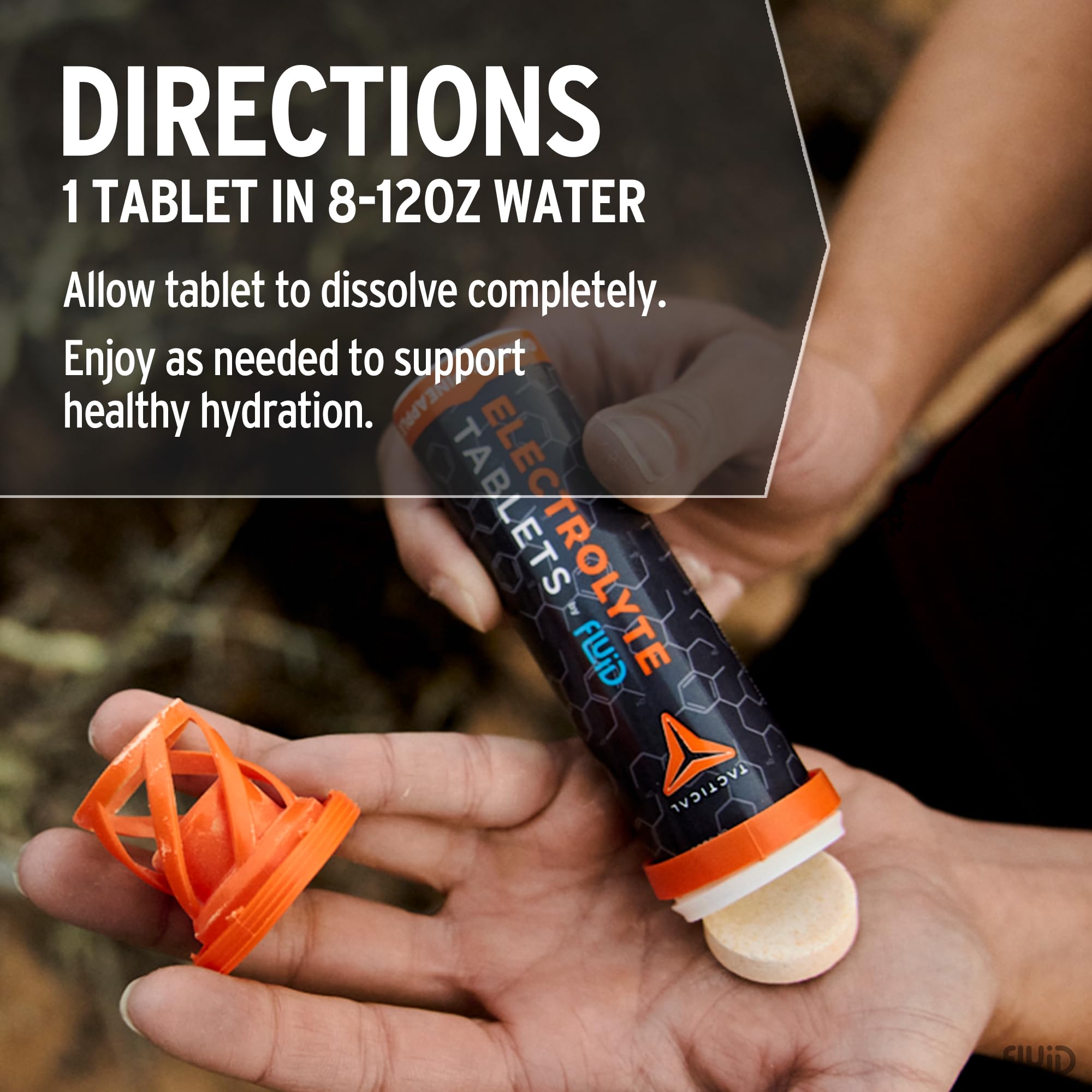 Fluid Tactical tamaño comparado con botella para escala, ideal para llevar