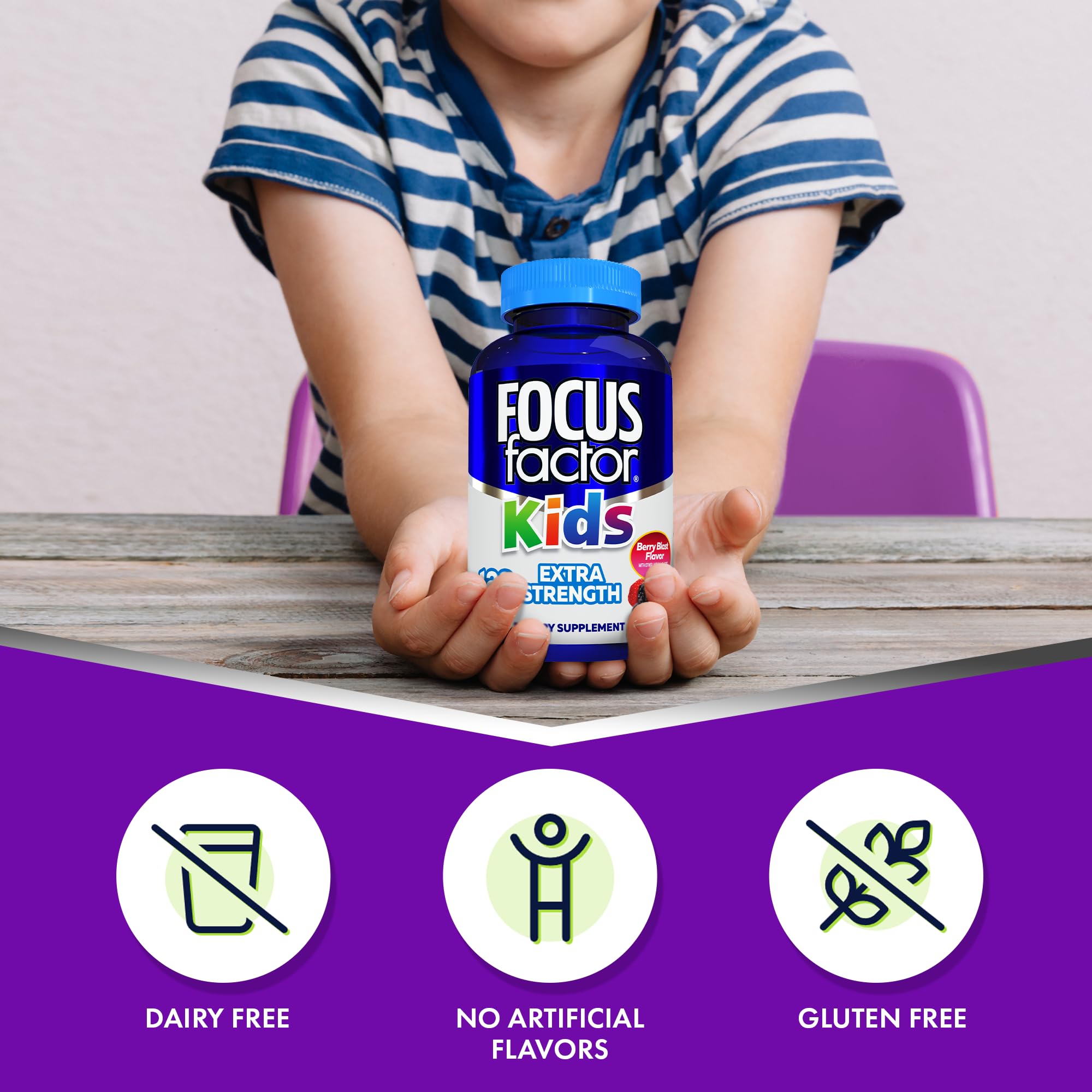 Focus Factor comprimido en mano para mostrar tamaño y dosificación fácil