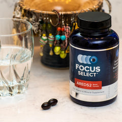 Focus Vision Supplements botella abierta con cápsulas listas para tomar