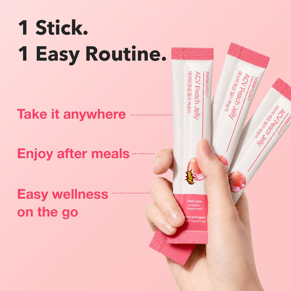 mano sosteniendo un stick FOODOLOGY para mostrar tamaño portátil y uso en movimiento