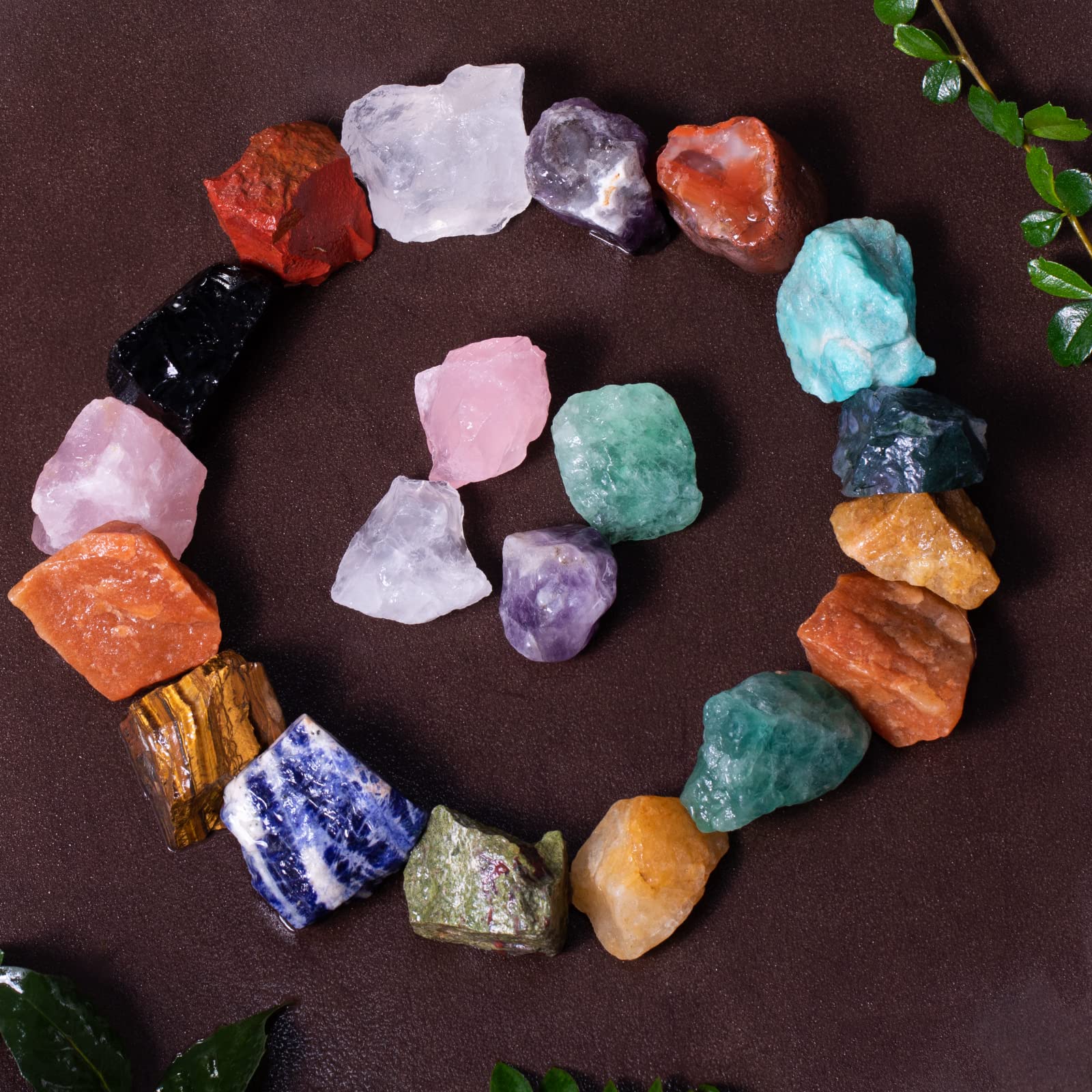 FORBY piedra en mano para comparar escala y elegir piezas adecuadas