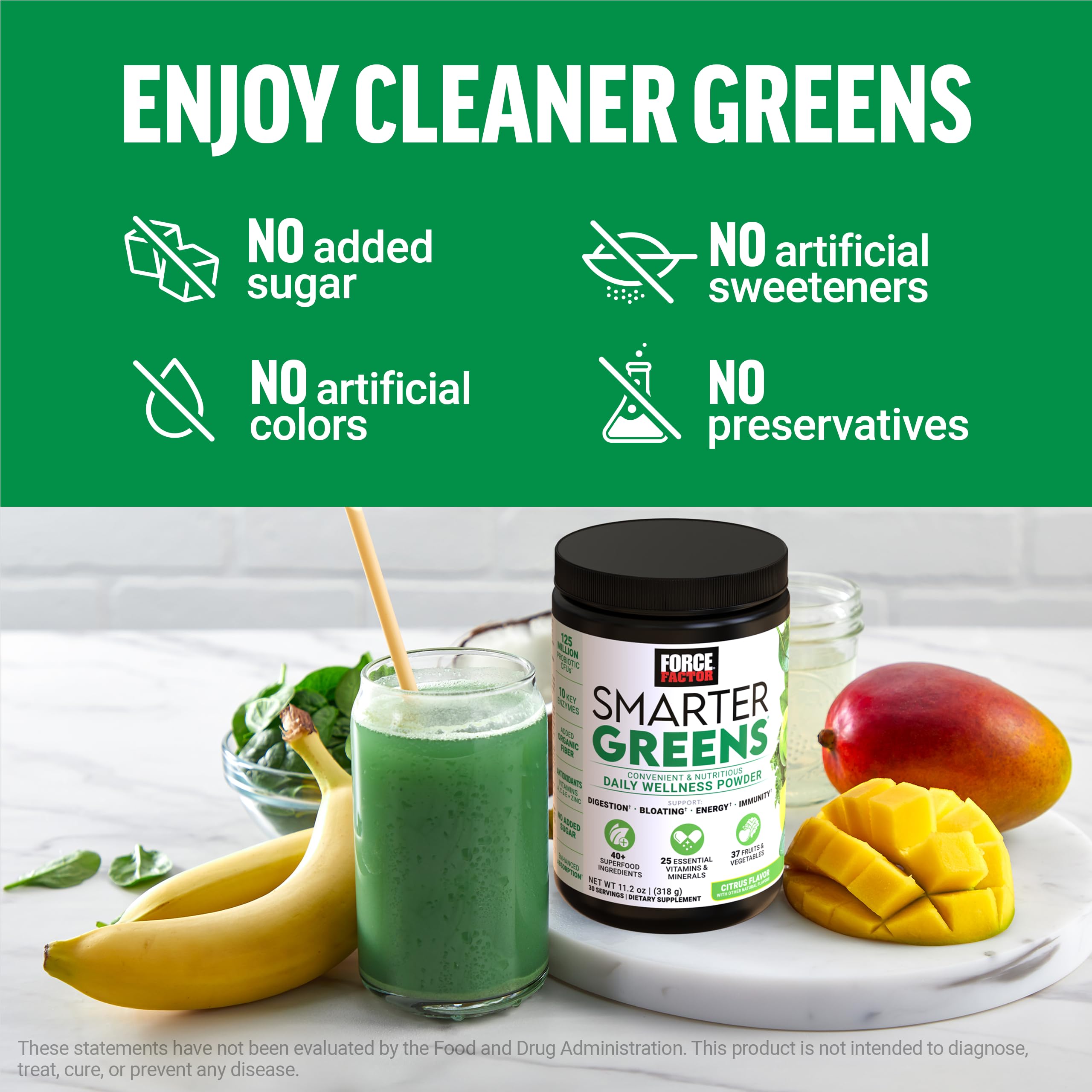 Force Factor bol con Smarter Greens y frutas frescas que destaca ingredientes naturales